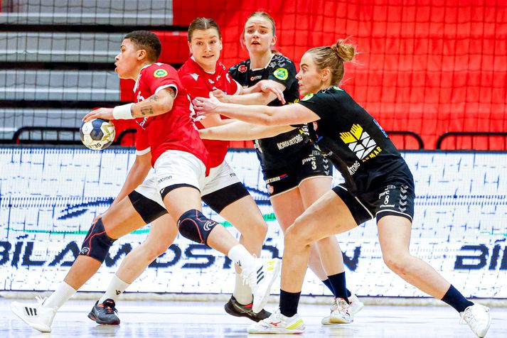 Thea Imani Sturludóttir skoraði fjögur mörk í öruggum sigri Vals.
