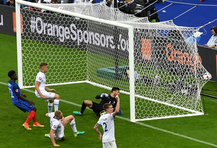 Hugo Lloris horfir á eftir boltanum í markið þegar Kolli minnkaði muninn í 4-1.