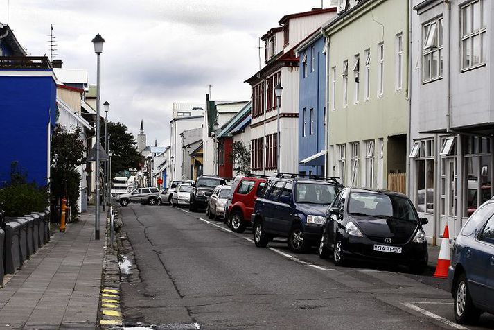 Tæp 43 prósent íbúa miðbæjar Reykjavíkur segjast í könnun hafa orðið vör við svarta atvinnustarfsemi.
