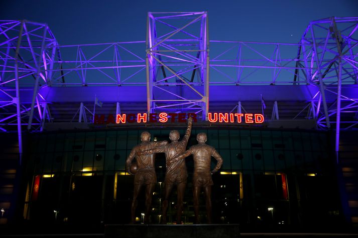 Skammstöfun breska hreilbrigðiskerfisins hefur prýtt Old Trafford, heimavöll Man Utd, undanfarnar vikur.