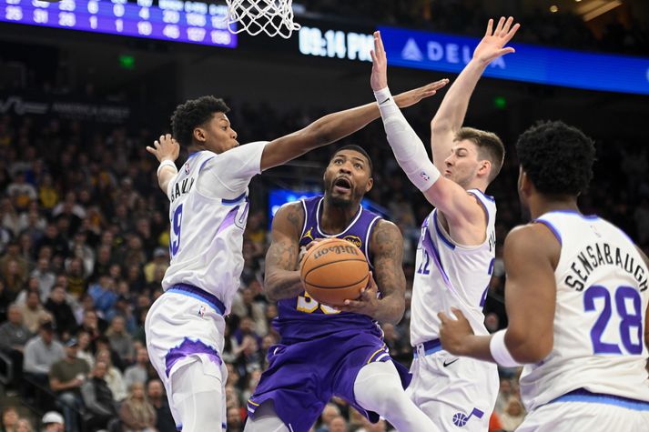 Marcus Smart í leiknum gegn Utah Jazz þar sem hann sýndi einum dómaranum fingurinn.