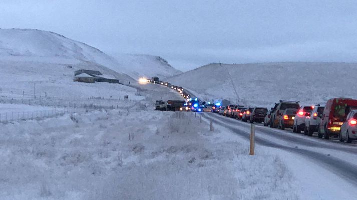 Frá vettvangi slyssins sem átti sér stað á þjóðvegi eitt við Ketilsstaði, skammt austan afleggjarans að Dyrhólaey.