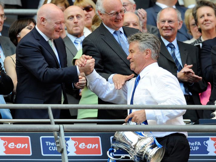 Guus Hiddink vann enska bikarinn með Chelsea síðasta vor.
