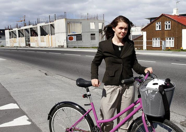 Sjö hæða hús á hafnarsvæðinu verður í ósamræmi við umhverfi sitt, segir Ásta Olga Magnúsdóttir sem vill að borgin „vindi ofan af þeim mistökum að leyfa byggingu háhýsis“ á Mýrargötu 26.
