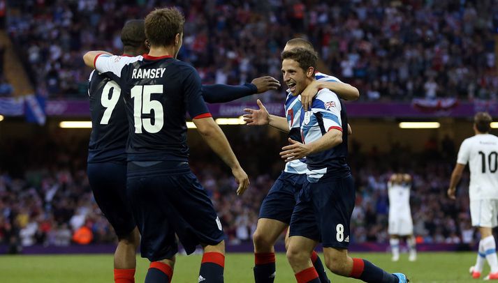 Joe Allen fagnar hér marki með breska landsliðinu á Ólympíuleikunum í London.