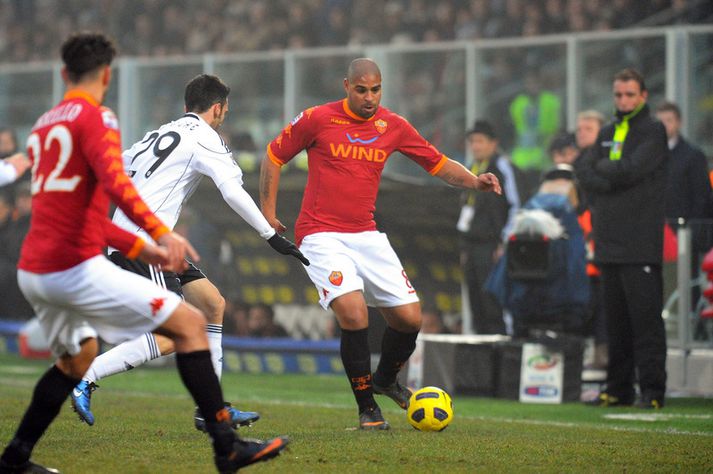 Adriano í leik með Roma árið 2011.