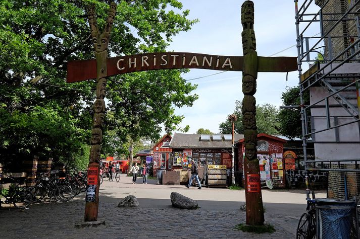 Kristjanía er heimsfræg fyrir hið svokallaða Pusher Street, þar sem hassverslun var lengi vel við lýði.
