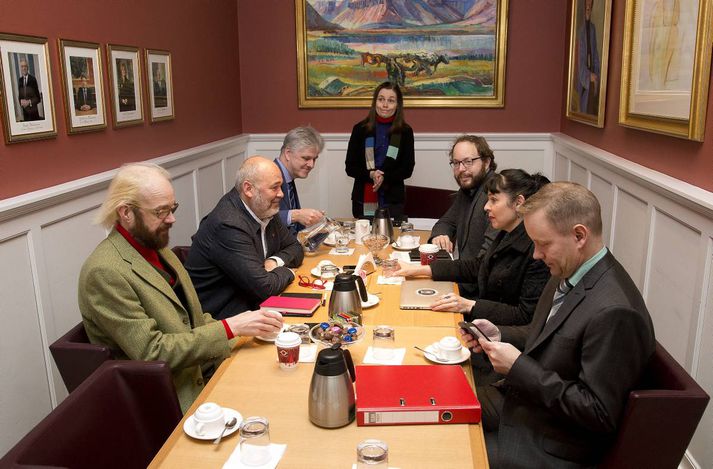 Stjórnarmyndunarviðræðum formanna fimm flokka verður framhaldið á Alþingi í dag.