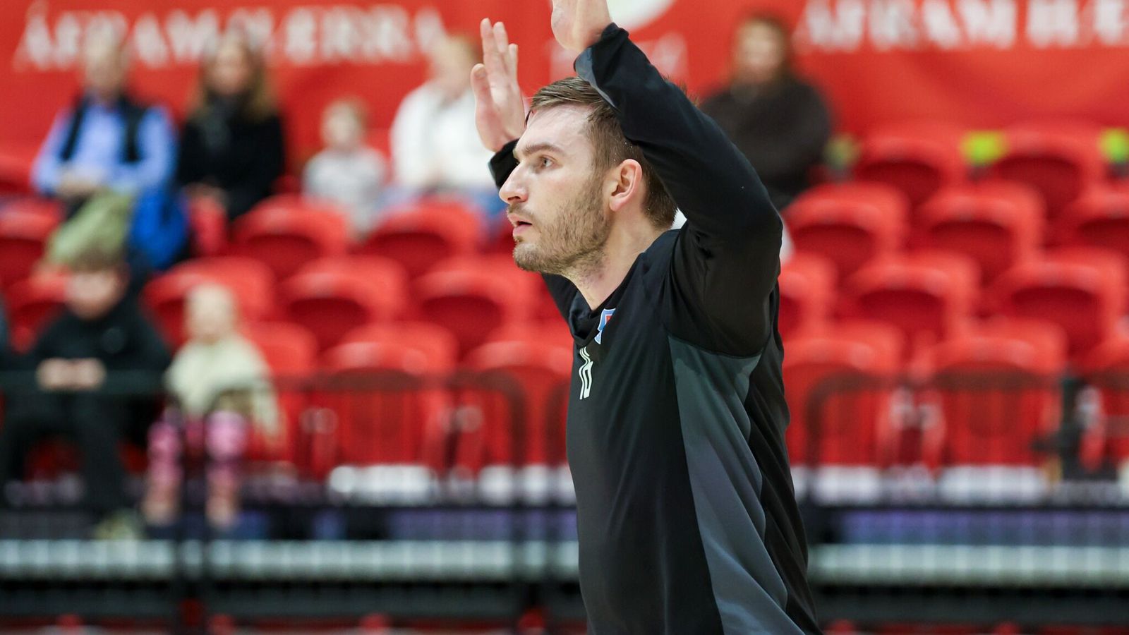 KA-menn fögnuðu eftir rosa­legan leik í Eyjum