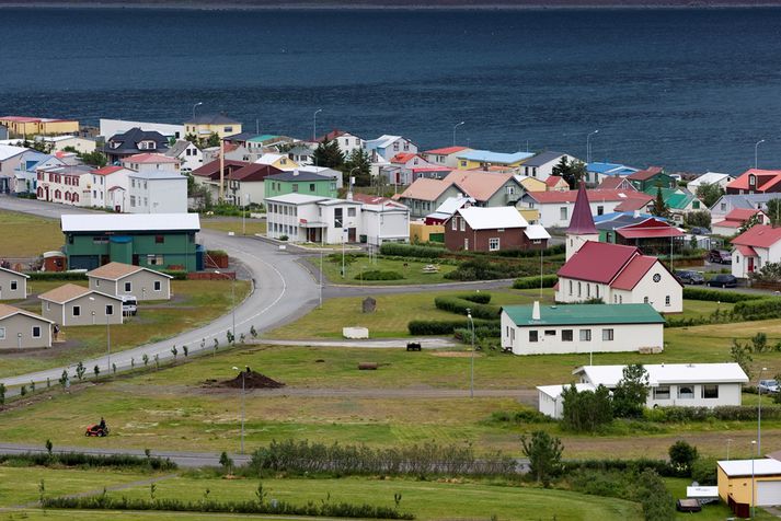 Innanríkisráðherra gat ekki svarað því hvenær hringtengingu ljósleiðara yrði komin á Vestfjörðum. Myndin er frá Flateyri.