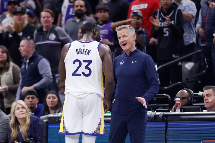 Draymond Green og Steve Kerr stóðu í stappi.