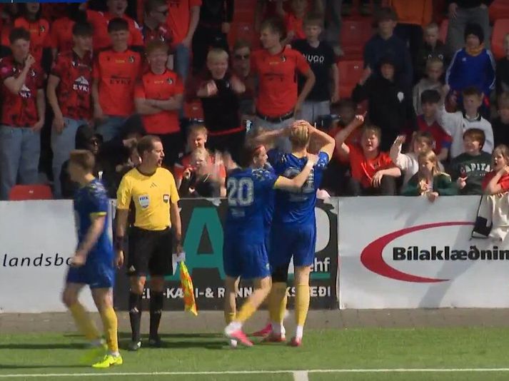 Tristan Freyr Ingólfsson virtist vilja svara stuðningsmönnum Fylkis þegar hann fagnaði  marki sínu undir lok fyrri hálfleiks.