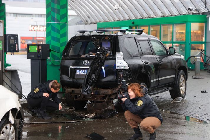 Tæknideild lögreglu við störf á vettvangi í gær.