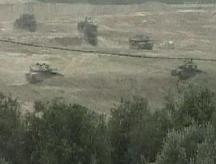Ísraelskir skriðdrekar nærri Gaza.