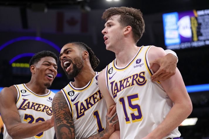 Lakers vann fyrsta leikinn gegn Memphis. 