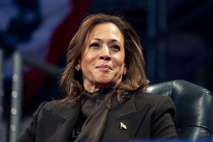 Kamala Harris var varaforseti Bandaríkjanna frá 2021 til 2025. Þá var hún forsetaefni Demókrataflokksins í síðustu forsetakosningum en laut í lægra haldi gegn Donald Trump.