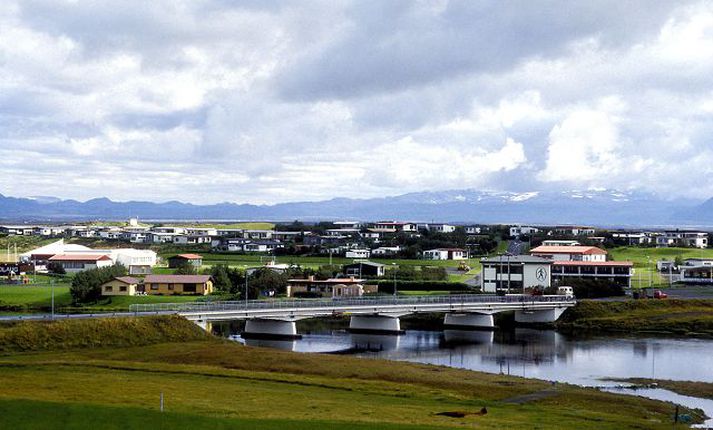Hella Útlit er fyrir að póstdreifingarmiðstöð Íslandspósts flytji frá Hvolsvelli á Hellu.