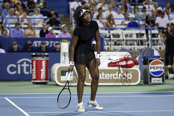 Venus Williams átti ekki möguleika gegn þeirri pólsku og var ansi oft svekkt meðan á leik stóð.