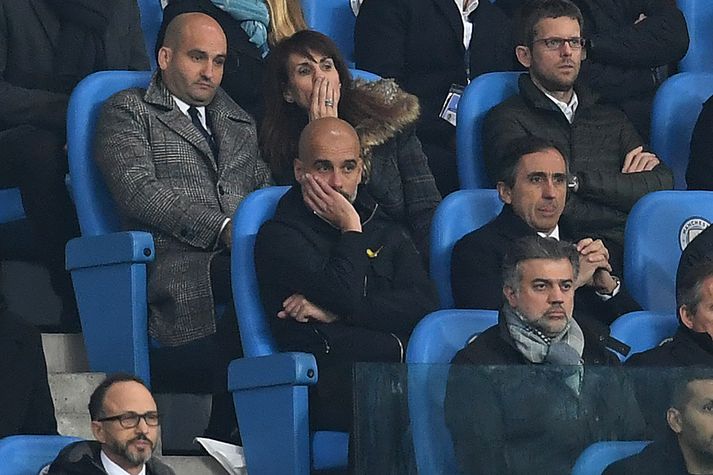 Guardiola í stúkunni í kvöld eftir að hann var rekinn af bekknum.