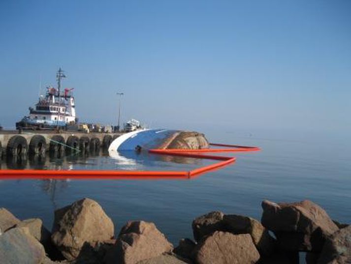 Hólmatindur í sjónum við bryggjuna í Walvis Bay.