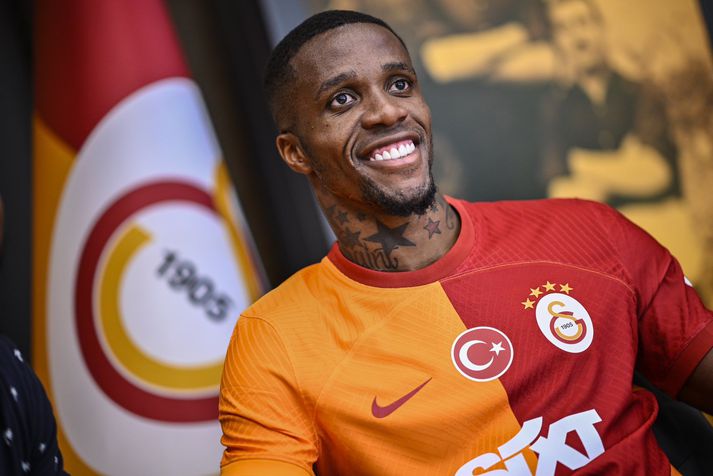 Wilfried Zaha var kynntur til leiks hjá Galatasaray í dag