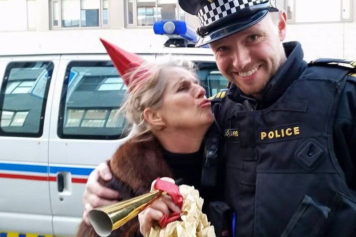 Birgir Örn er þekktur fyrir að hafa húmorinn að leiðarljósi eins og Edda Björgvins leikkona.
