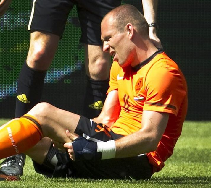 Arjen Robben eftir að hann meiddist um helgina.