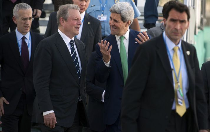 Loftslagsráðstefnan í Lima dróst um tvo daga vegna skiptra skoðana um rammasamninginn.