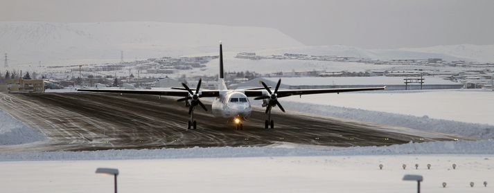 Ekkert verður flogið innanlands en von er á ofsaveðri víða um land í dag og í kvöld.