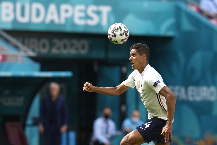 Varane í leik með Frakklandi á EM í sumar.