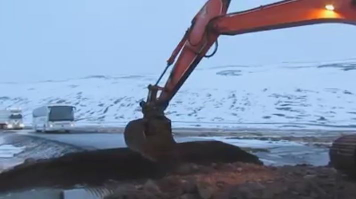 Kaflinn sem um ræðir er á Djúpvegi, númer 61, og er um 700 metrum suður af Hólmavík.
