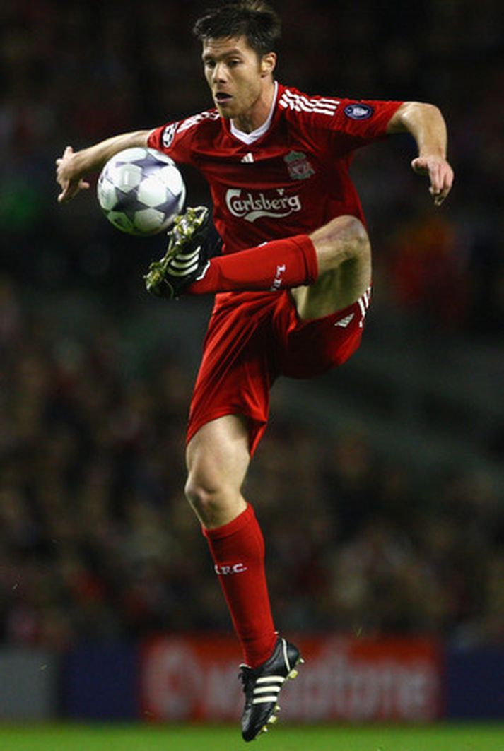 Xabi Alonso er meiddur og verður ekki með gegn United í dag.