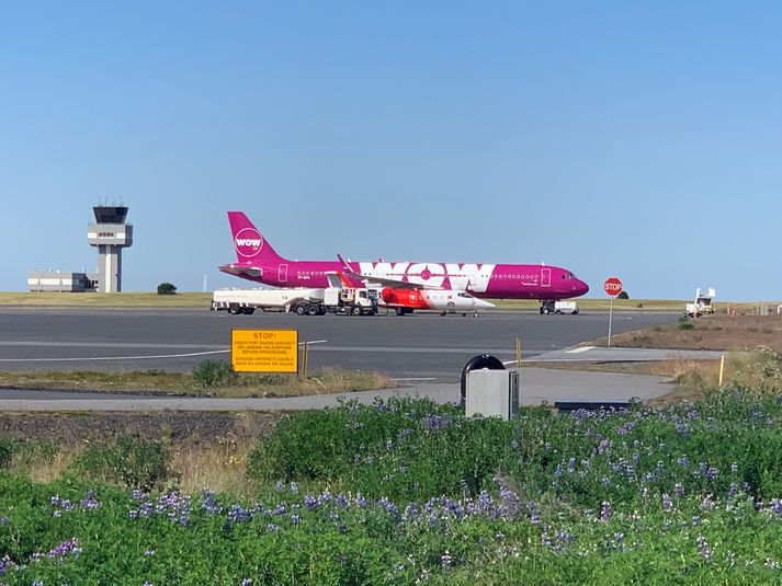 Vinnuvélar hafa verið fjarlægðar en þeim var komið fyrir við Airbus farþegaþotu ALC þegar hún var kyrrsett við gjaldþrot WOW air í lok mars.