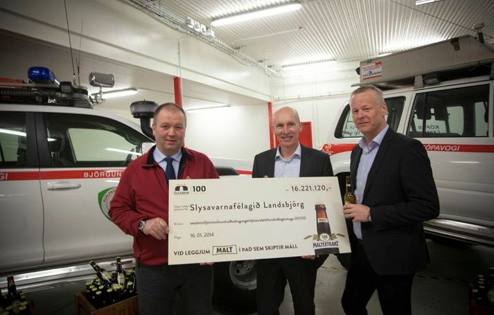 Hörður Már Harðarson, formaður Slysavarnafélagsins Landsbjargar, Októ Einarsson, stjórnarformaður og Andri Þór Guðmundsson, forstjóri Ölgerðarinnar Egils Skallagrímssonar.