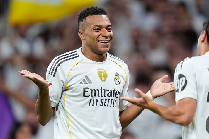 Franska stórstjarnan Kylian Mbappé er á leiðinni til Íslands um helgina.