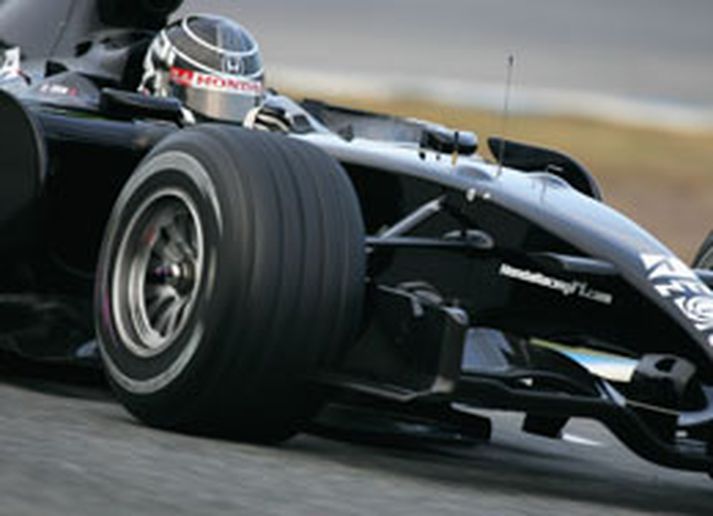 Jenson Button tekur sig vel út í nýja Honda bílnum.