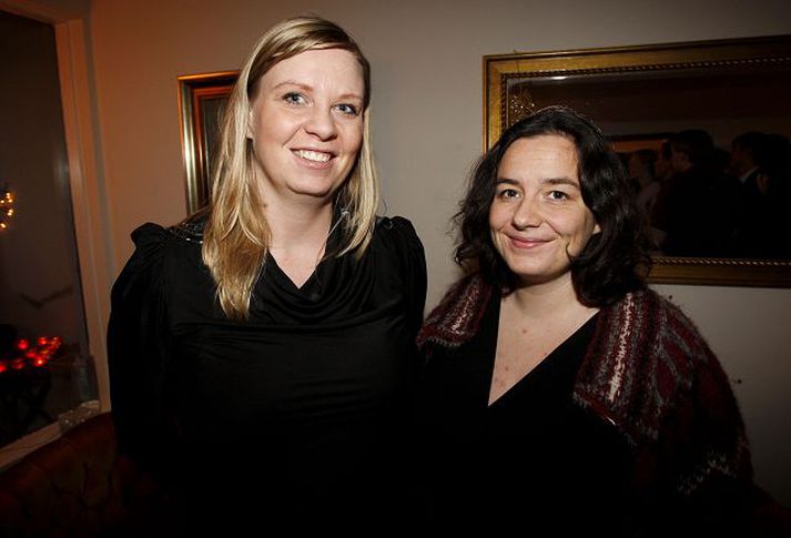 Bryndís Ísfold Hlöðversdóttir og Auður Jónsdóttir voru meðal gesta Láru.
Fréttablaðið/Anton
