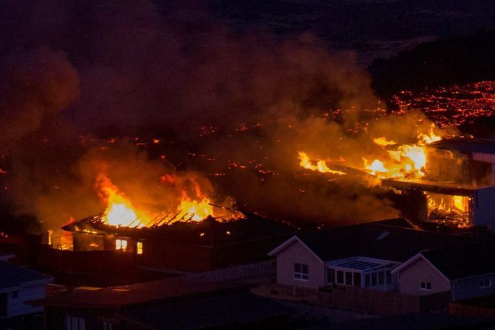 Húsin þrjú í ljósum logum. 