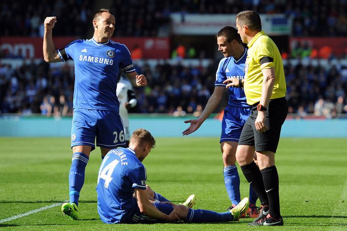 John Terry, fyrirliði Chelsea, í leiknum á móti Swansea í gær.