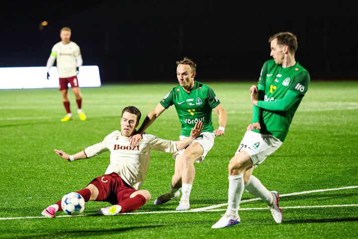Sveinn Margeir Hauksson og Aron Bjarnason í baráttunni í kvöld.