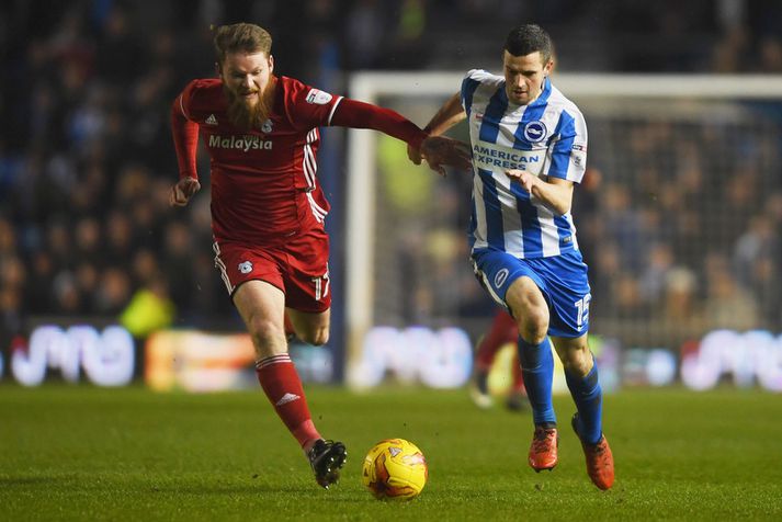 Aron Einar Gunnarsson í baráttunni á suðurströnd Englands í kvöld.