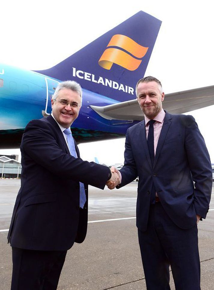 Paul Kehoe, framkvæmdastjóri Birmingham-flugvallar, og Birkir Hólm Guðnason, framkvæmdastjóri Icelandair.
