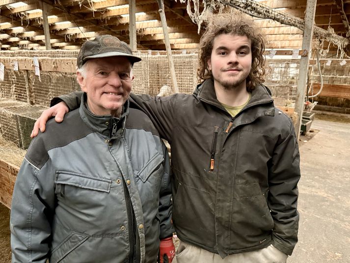 Feðgarnir reka síðasta loðdýrabúið á Íslandi.