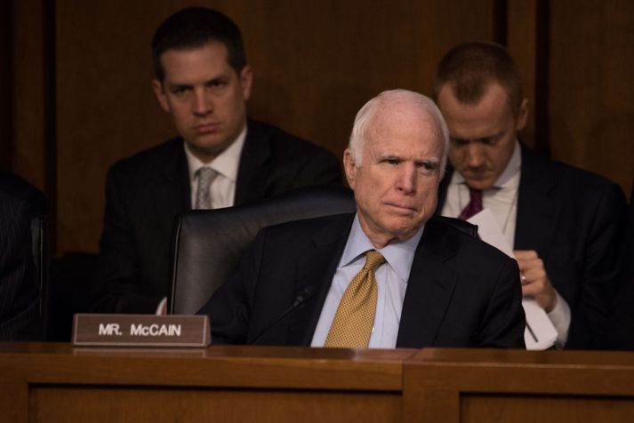 Dóttir McCain segir hann taka fregnunum af yfirvegun.
