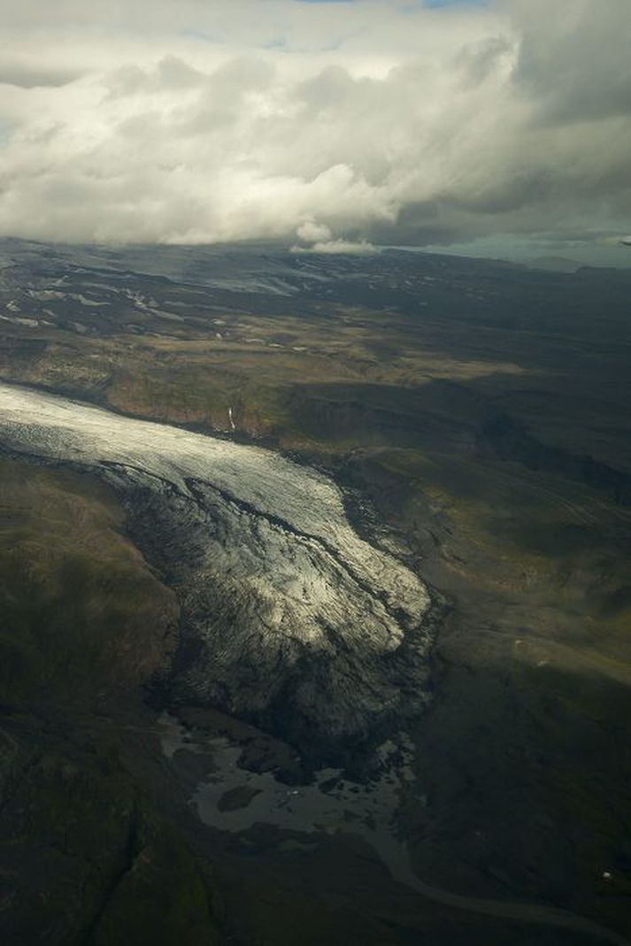 Sólheimajökull. Fyrr í þessum mánuði, þegar óvissustigi var lýst yfir vegna hlaups í Múlakvísl og Jökulsá á Sólheimasandi, beindu Almannavarnir því til ferðafólks að halda sig að minnsta kosti í hundrað metra fjarlægð frá ánum á sandinum.