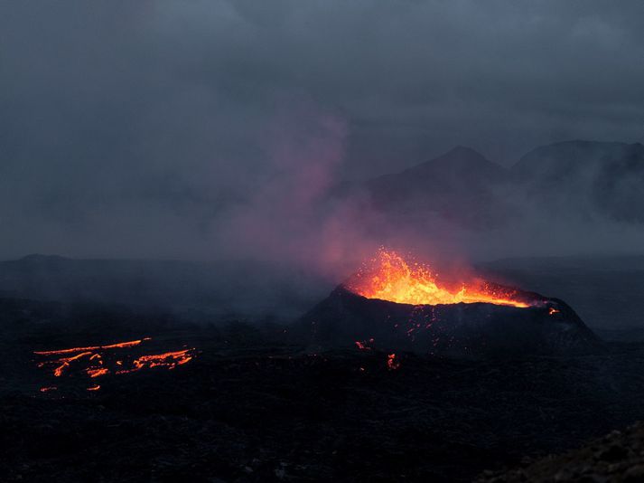 Eldgosið við Litla-Hrút mun ekki vara lengi ef fram fer sem horfir.