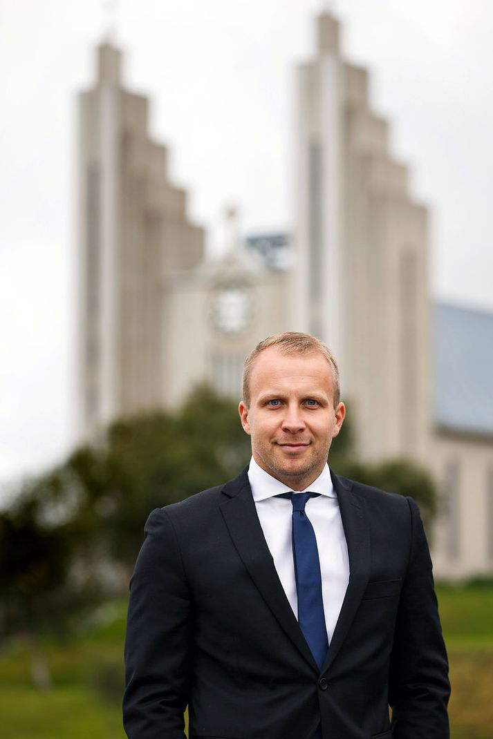 Jóhann Steinar Jóhannsson er Akureyringur en bjó í áratug í Reykjavík og í Svíþjóð. 