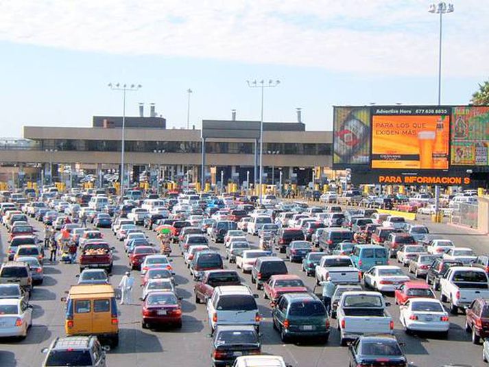 Þröng getur verið á þingi við landamærahliðið í San Ysidro.