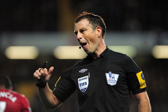Clattenburg lætur menn heyra það í dag.