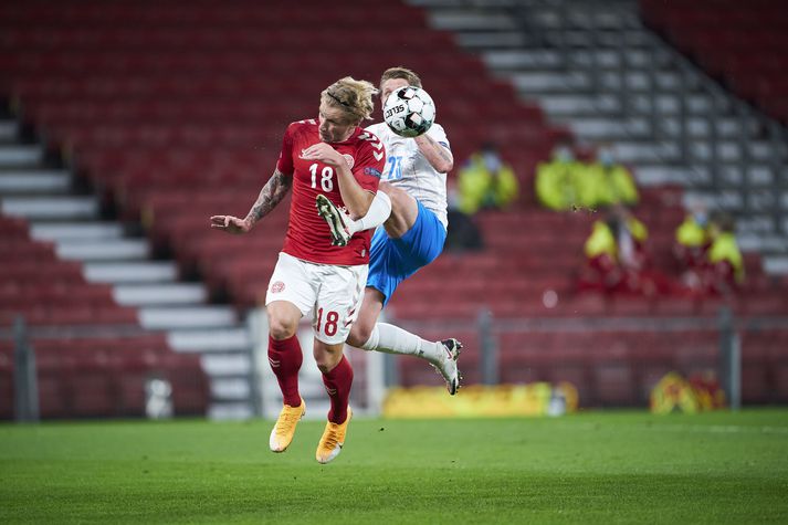 Ari Freyr brýtur á Daniel Wass og vítaspyrna dæmd. Eriksen kom Dönm í kjölfarið yfir.